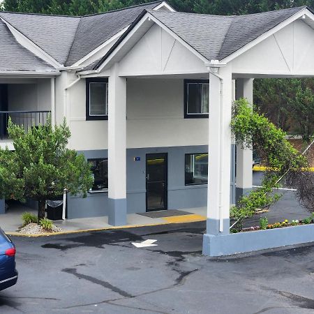 Days Inn By Wyndham Dahlonega University Area Exterior photo