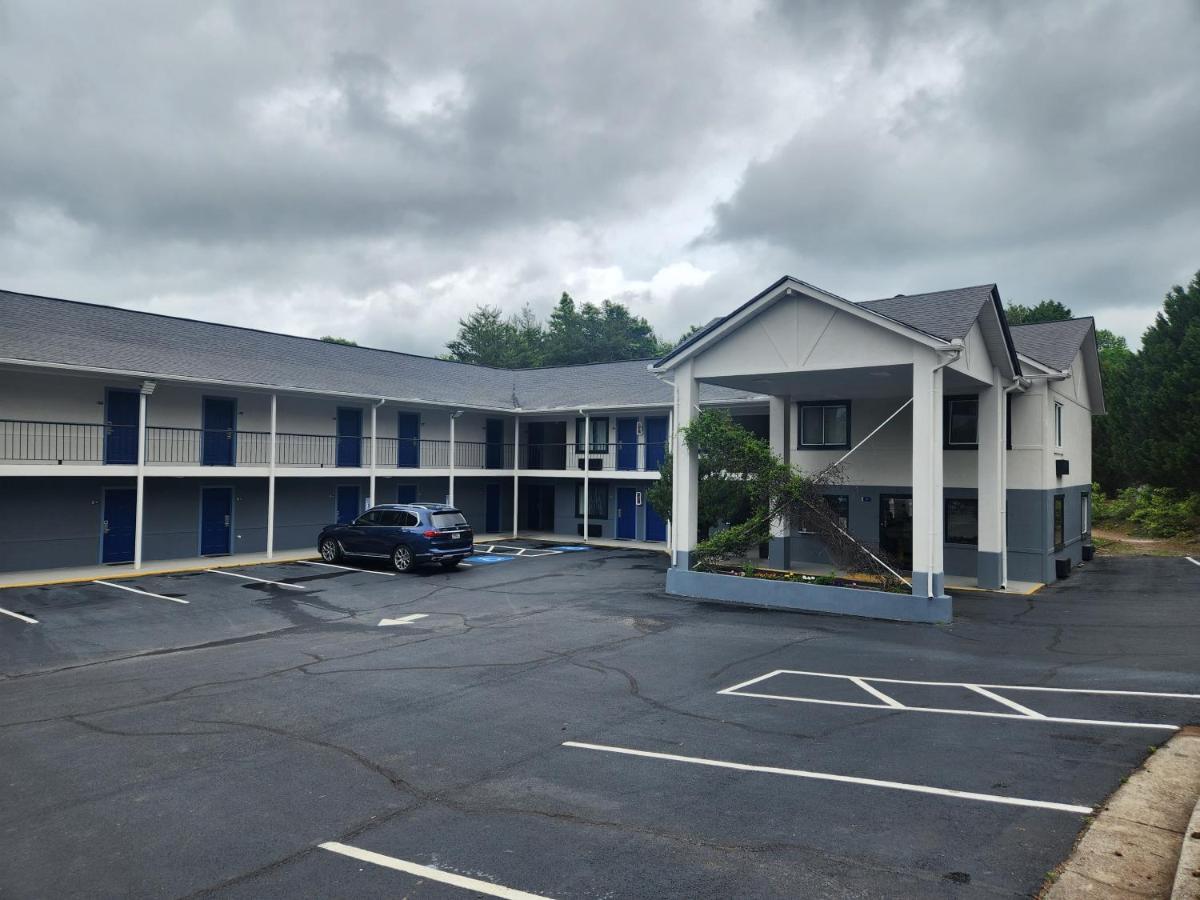 Days Inn By Wyndham Dahlonega University Area Exterior photo