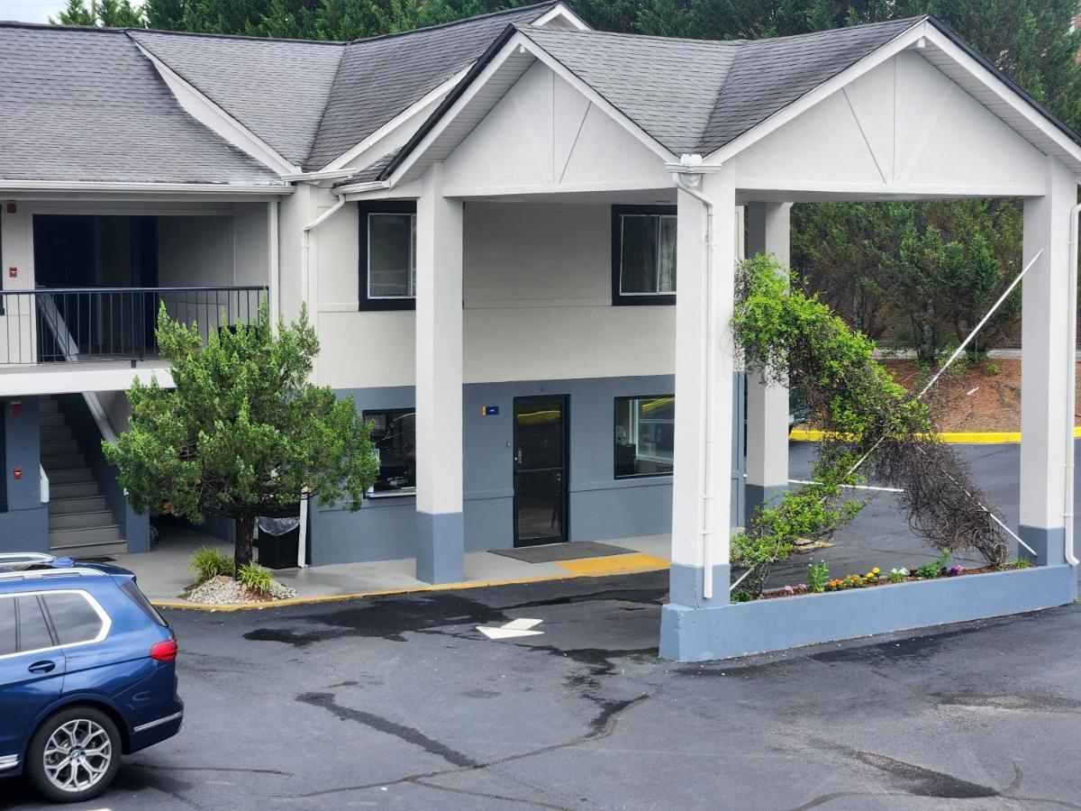 Days Inn By Wyndham Dahlonega University Area Exterior photo