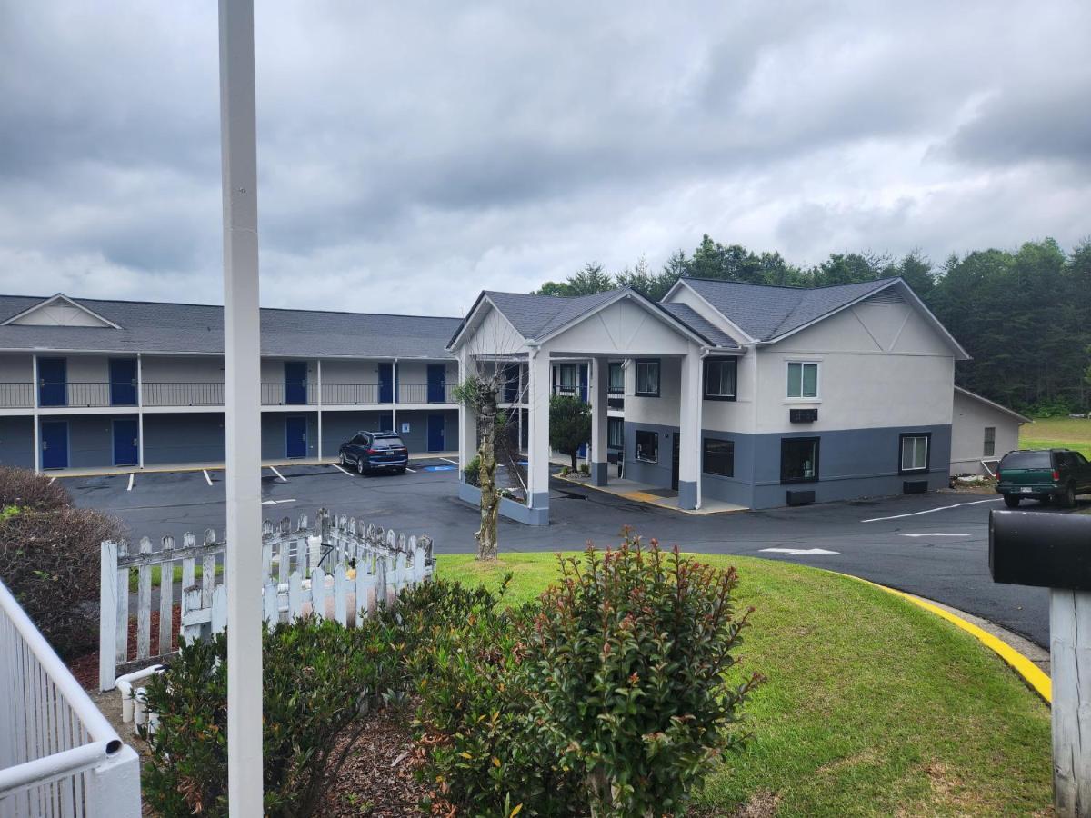 Days Inn By Wyndham Dahlonega University Area Exterior photo