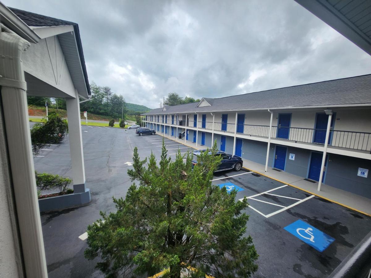 Days Inn By Wyndham Dahlonega University Area Exterior photo