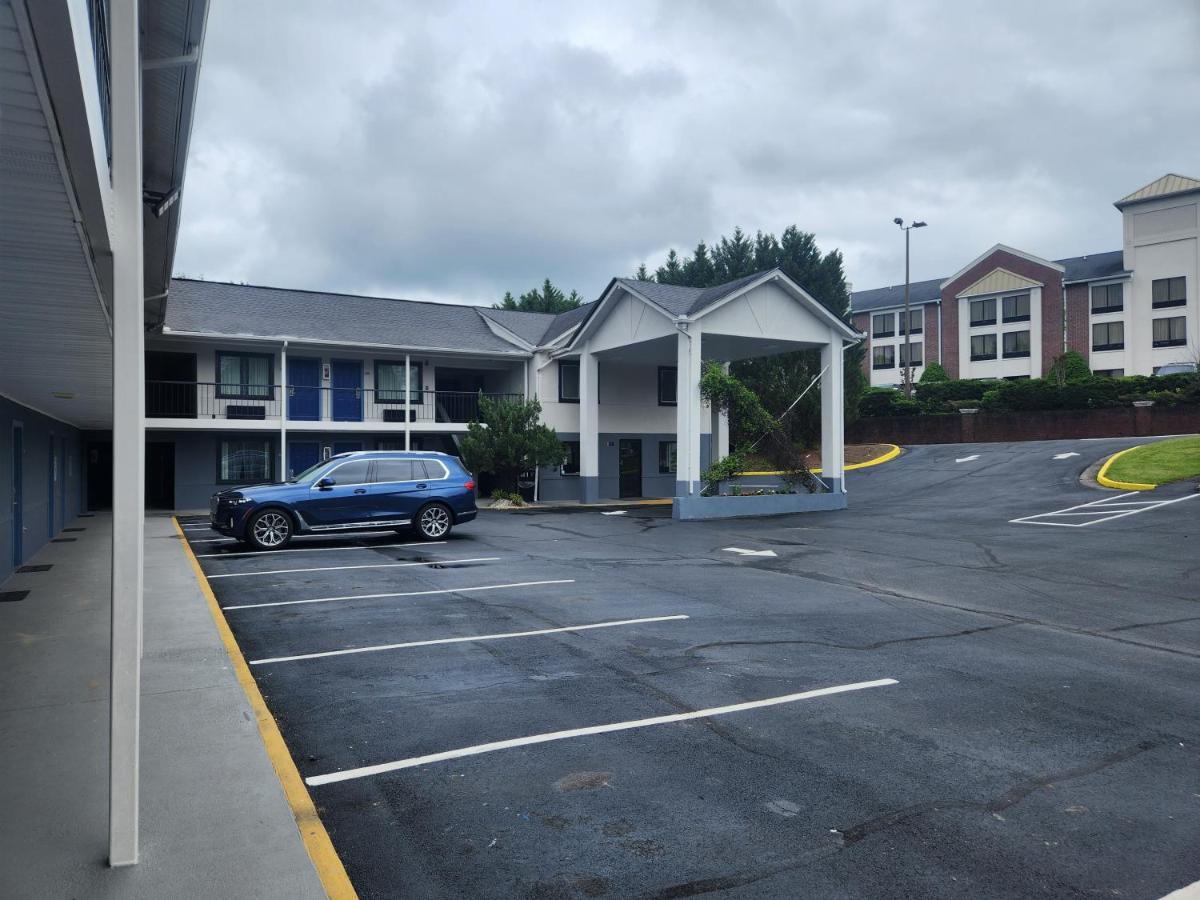 Days Inn By Wyndham Dahlonega University Area Exterior photo