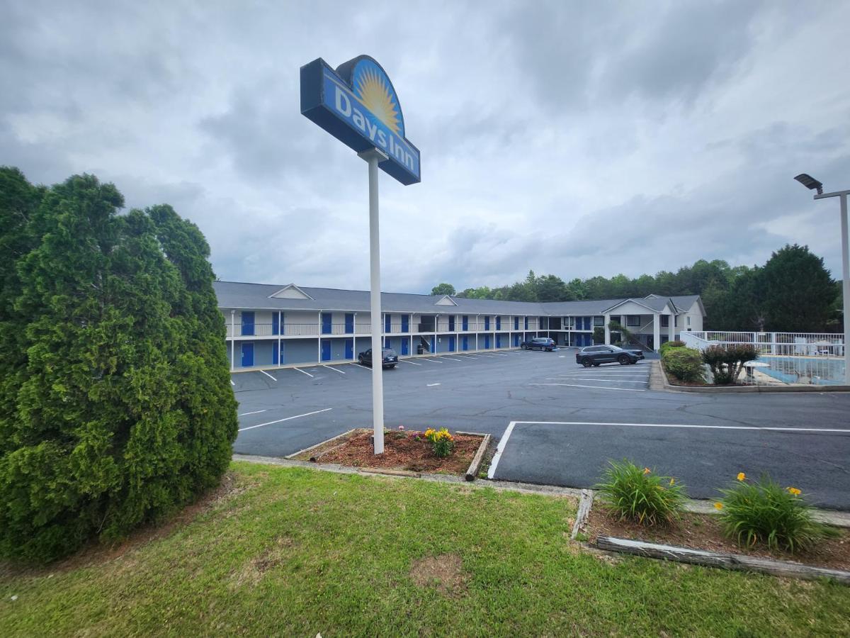 Days Inn By Wyndham Dahlonega University Area Exterior photo