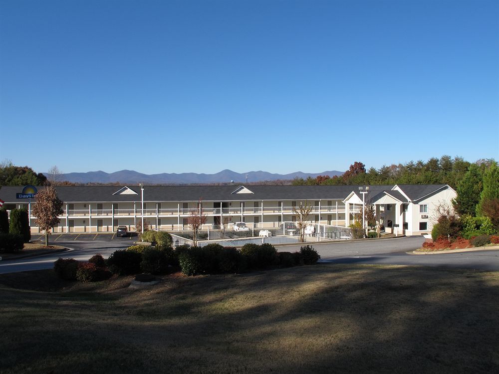 Days Inn By Wyndham Dahlonega University Area Exterior photo