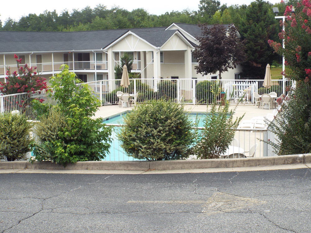 Days Inn By Wyndham Dahlonega University Area Exterior photo