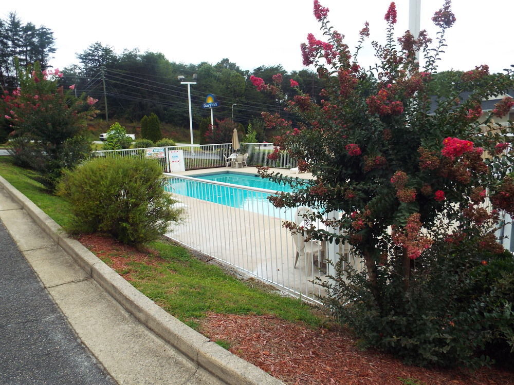 Days Inn By Wyndham Dahlonega University Area Exterior photo