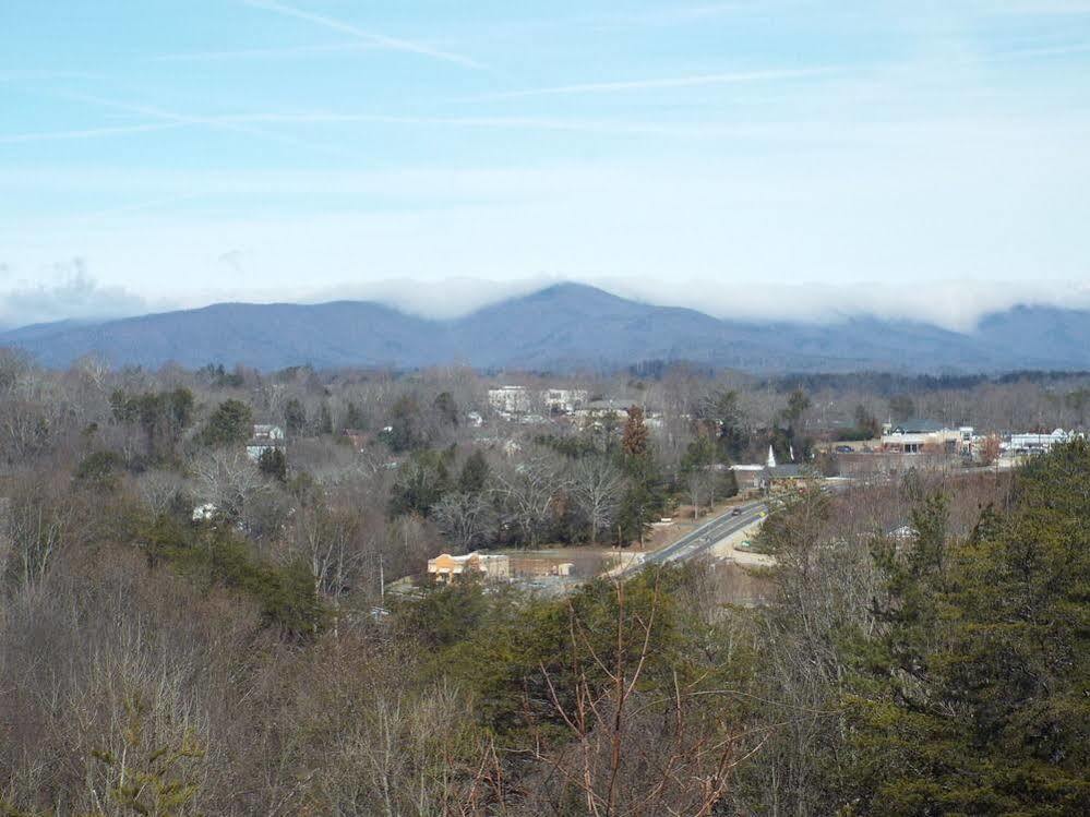 Days Inn By Wyndham Dahlonega University Area Exterior photo